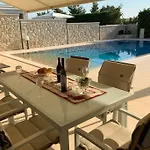 современная вилла с частным бассейном Villa Kassandra
