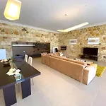 Villa современная вилла с частным бассейном Kassandra