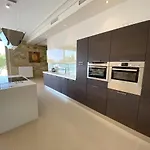 современная вилла с частным бассейном *